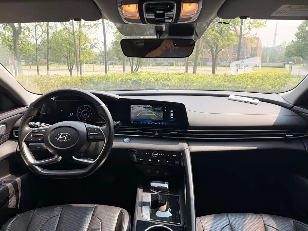Hyundai Elantra — миниатюра 13