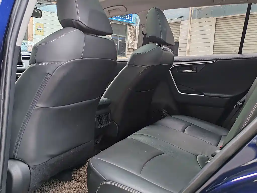 Toyota RAV4 — миниатюра 5