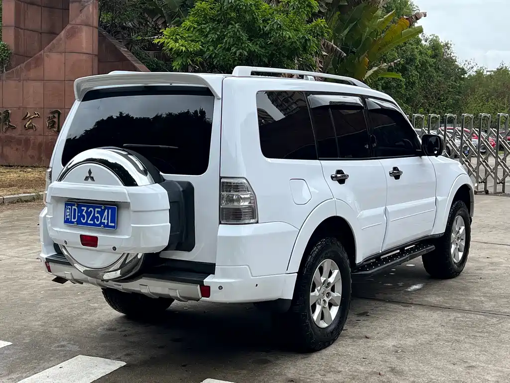 Mitsubishi Pajero (Import) — миниатюра 4