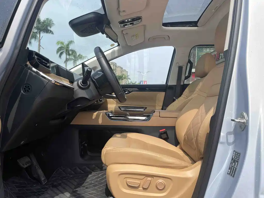 GAC Motor Trumpchi E8 PHEV — миниатюра 15