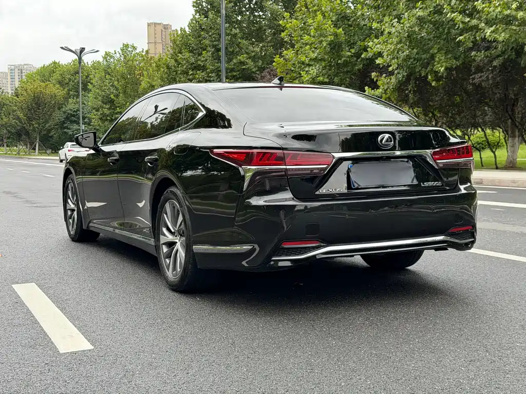 Lexus LS — миниатюра 14