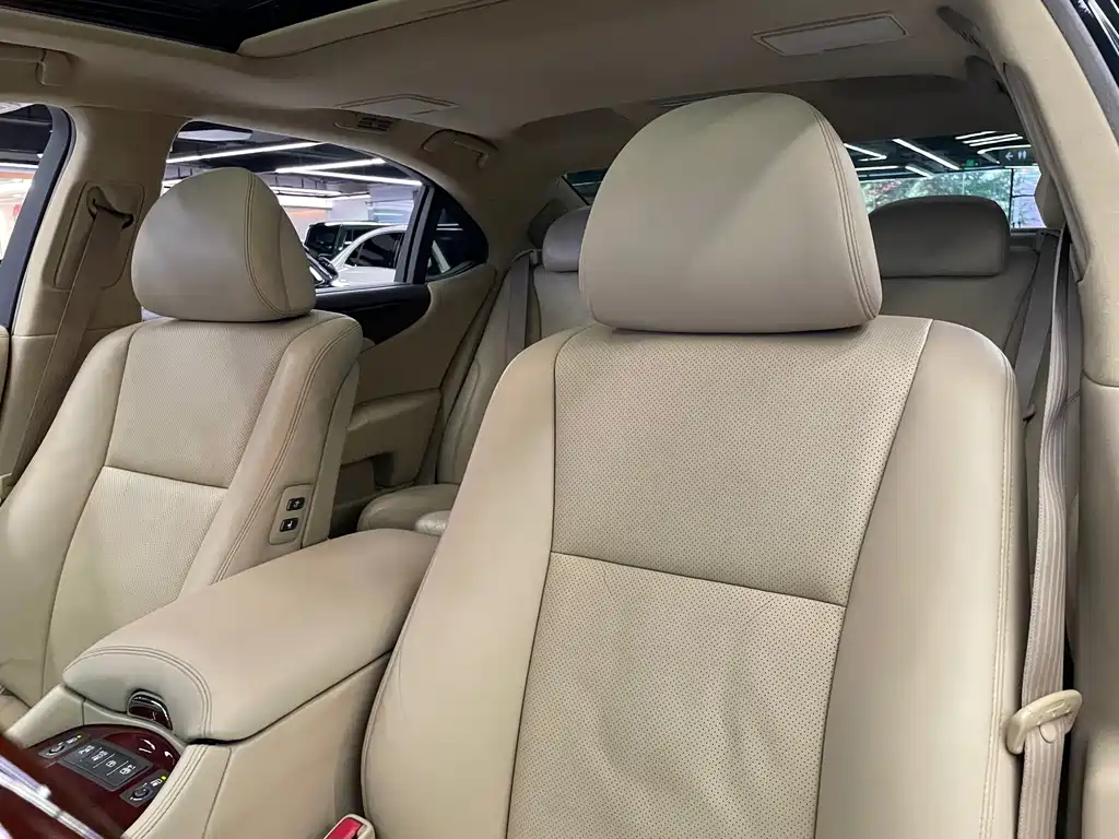 Lexus LS — миниатюра 24