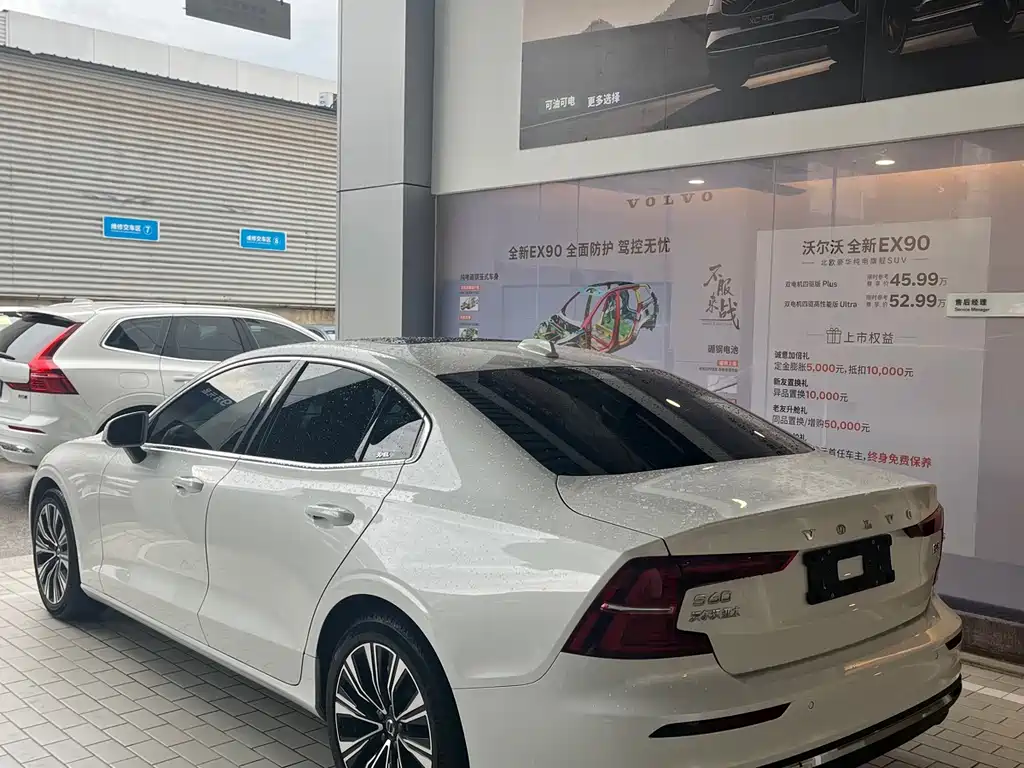 Volvo S60 2026 B4 Luxury