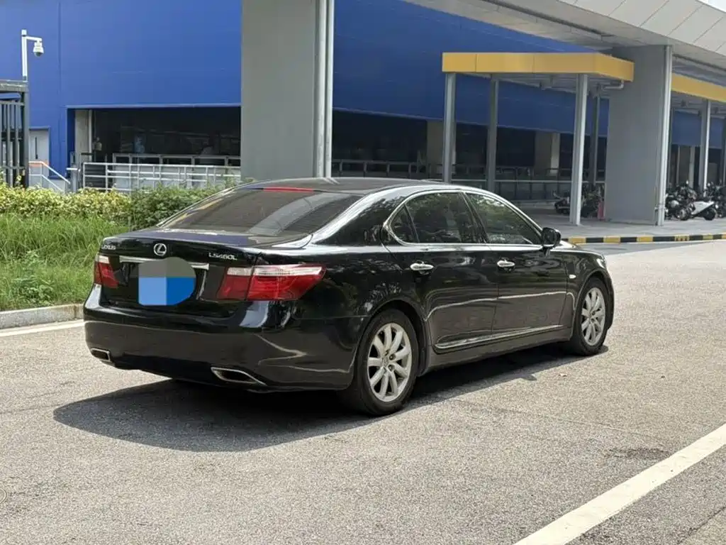 Lexus LS — миниатюра 4