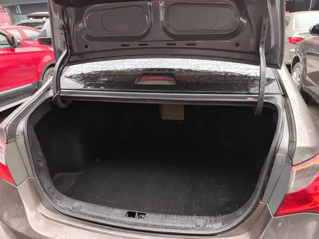 Hyundai Elantra — миниатюра 15