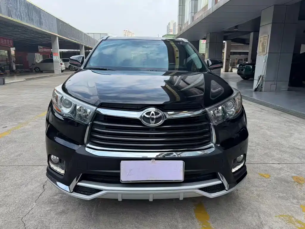 TOYOTA HIGHLANDER
