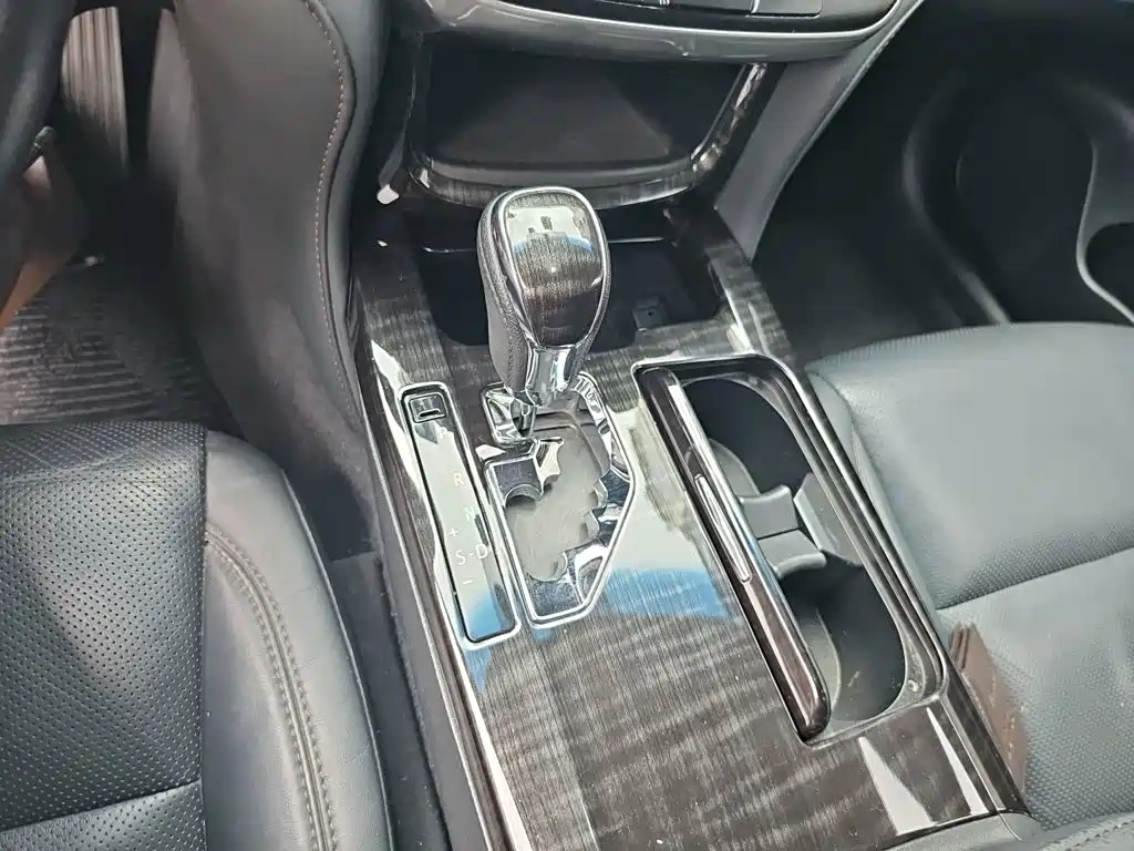 Toyota Crown — миниатюра 7