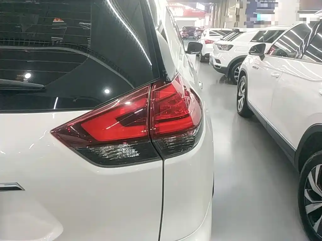 Nissan X-Trail — миниатюра 8