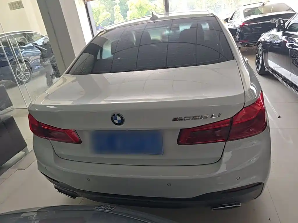 BMW 5 Series — миниатюра 6