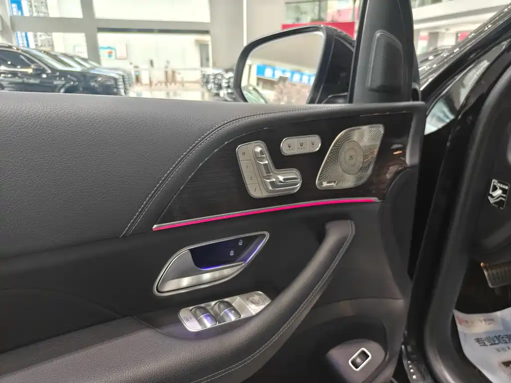 Mercedes-Benz GLS — миниатюра 8