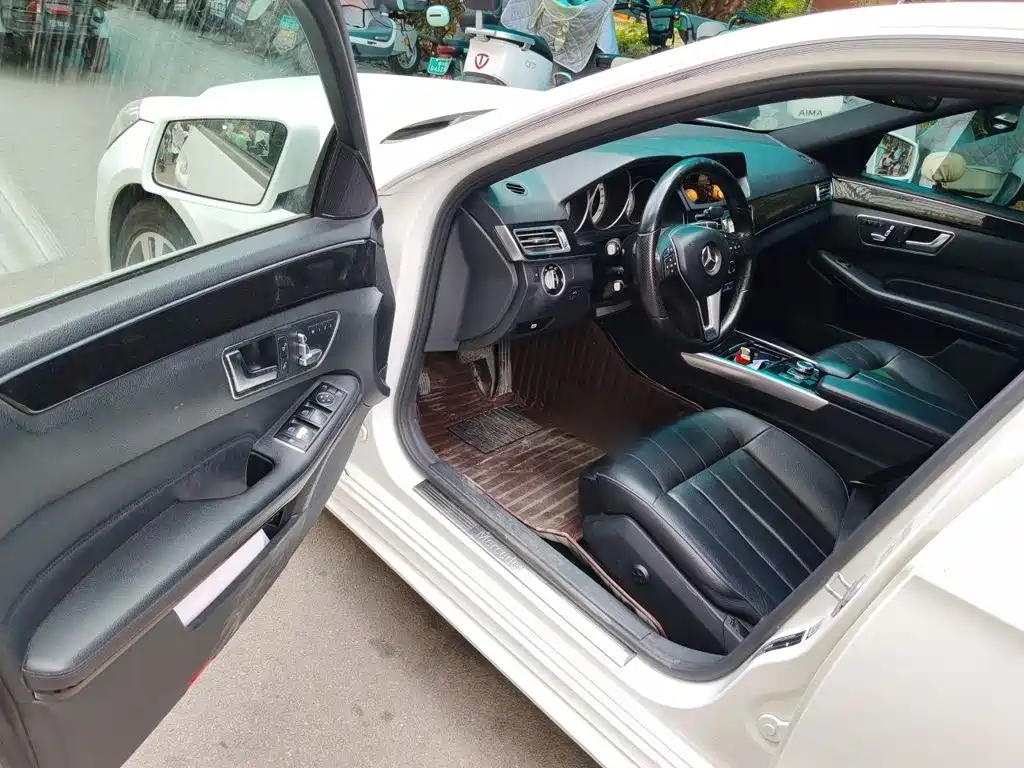 Mercedes-Benz E-Class — миниатюра 12