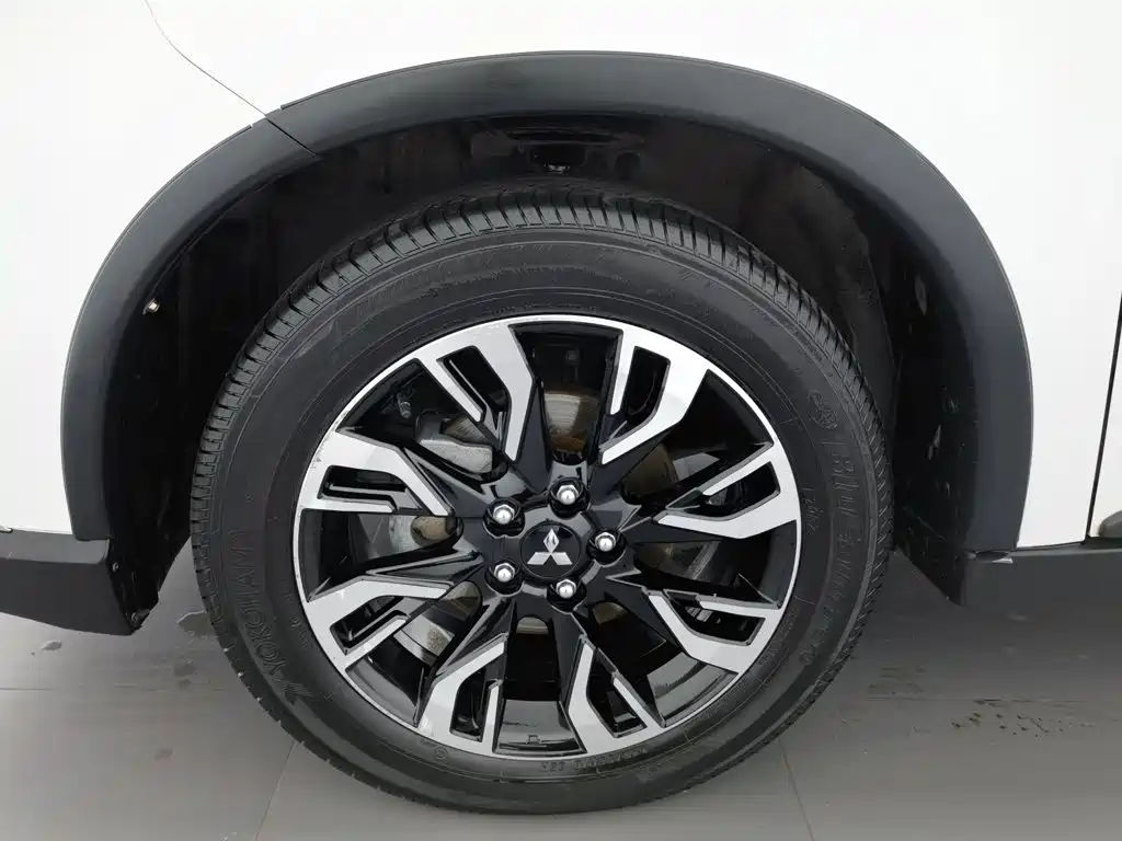 Mitsubishi Outlander — миниатюра 17