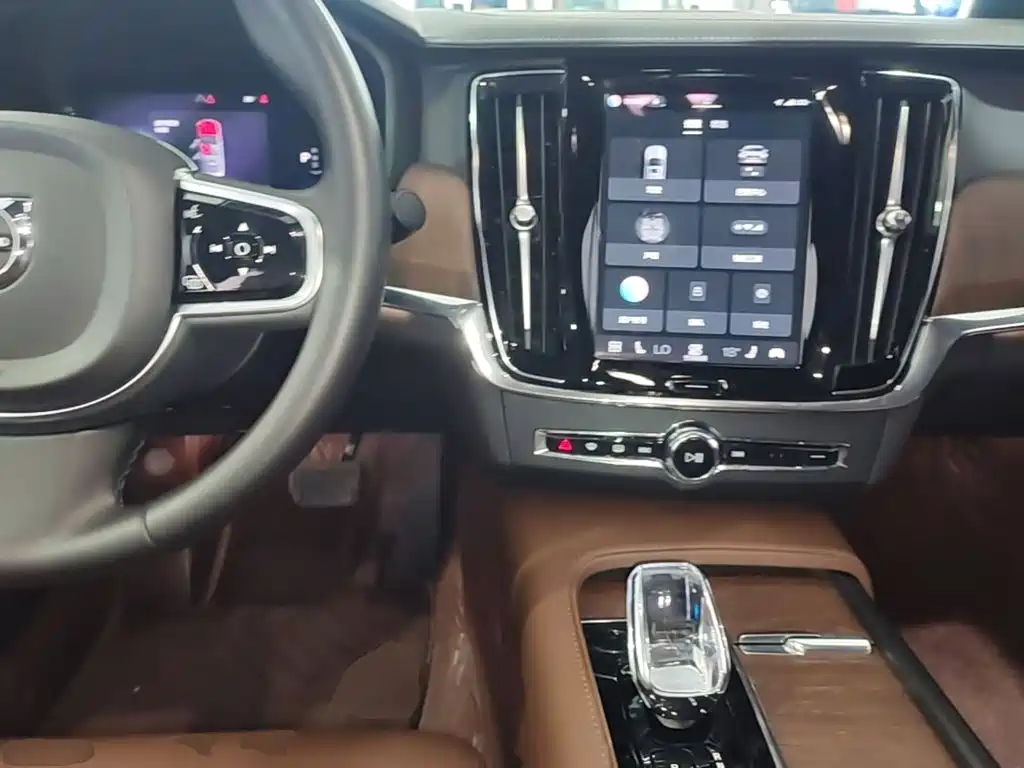 Volvo S90 — миниатюра 10