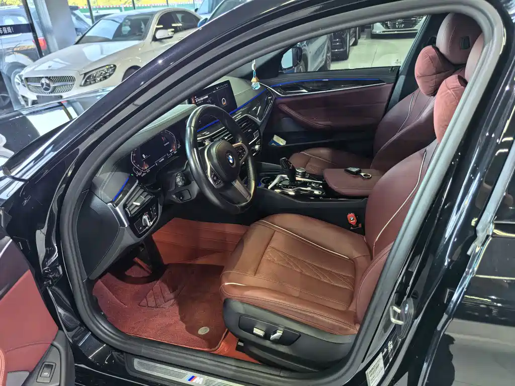 BMW 5 Series — миниатюра 7