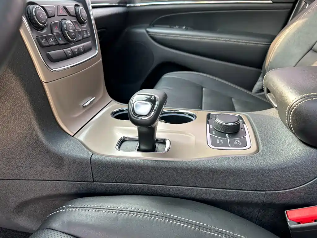 Jeep Grand Cherokee (Import) — миниатюра 15