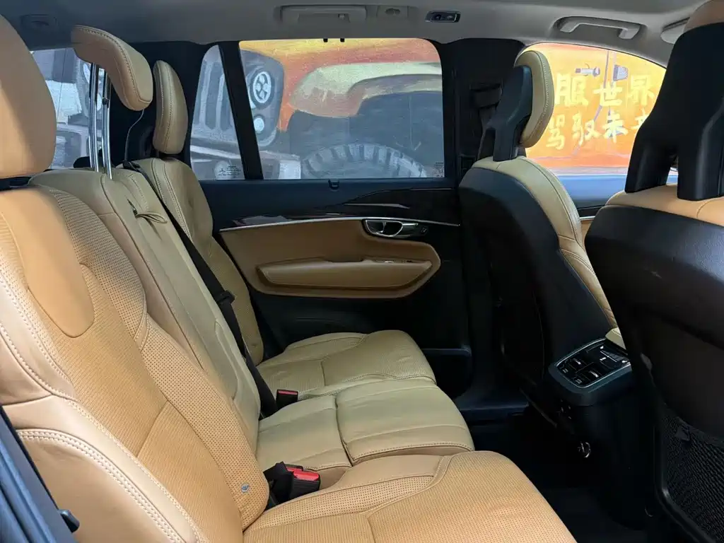 Volvo XC90 — миниатюра 9