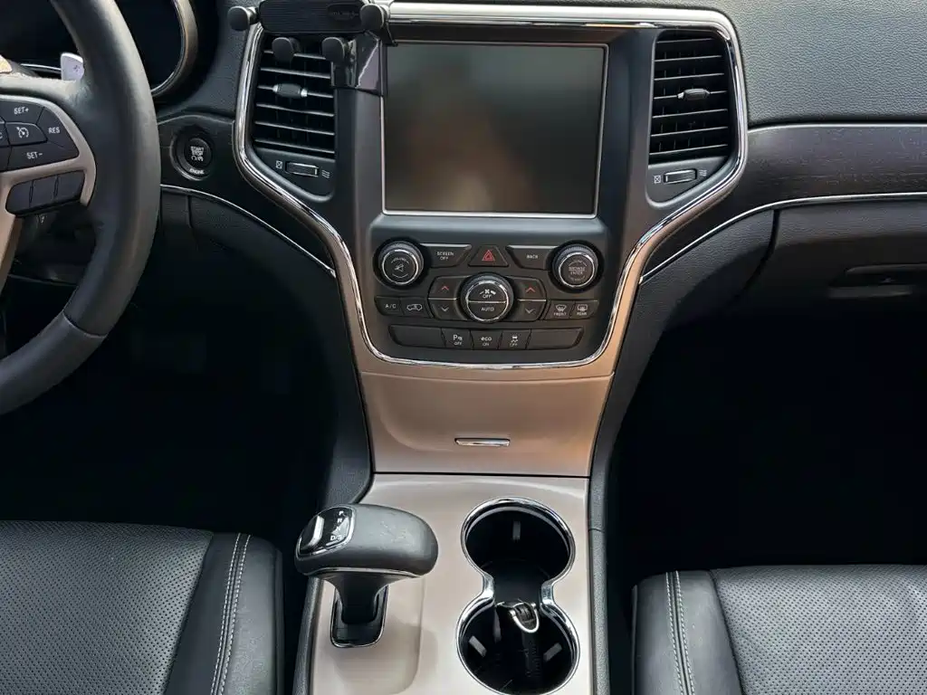 Jeep Grand Cherokee (Import) — миниатюра 24