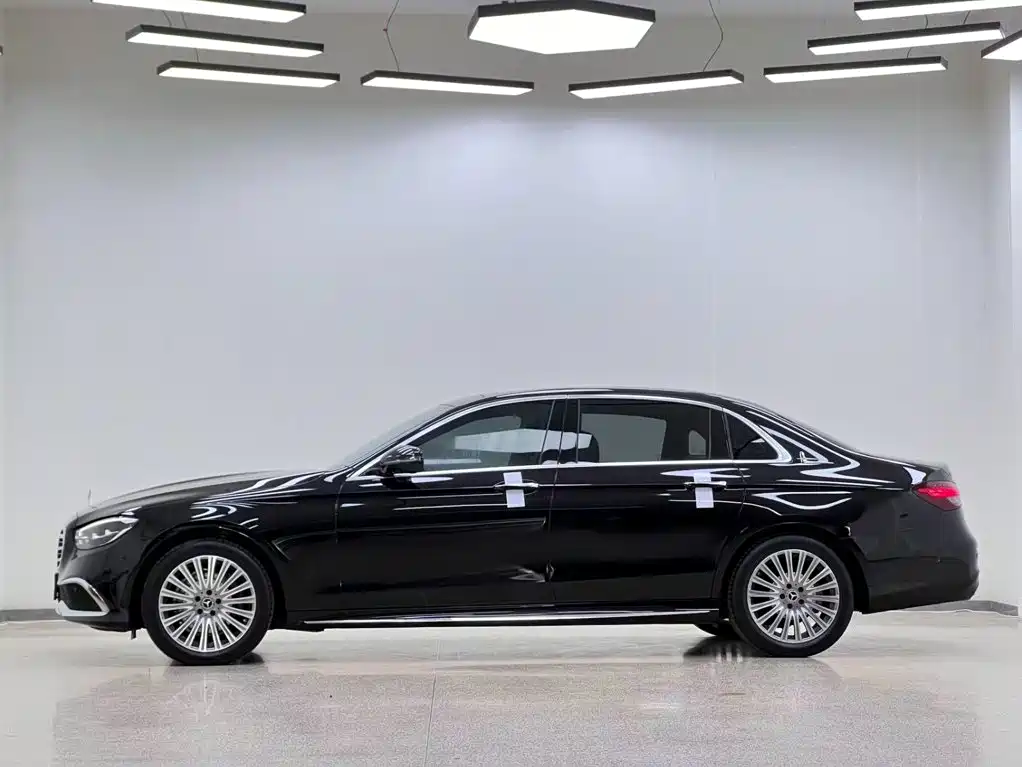 Mercedes-Benz E-Class — миниатюра 3