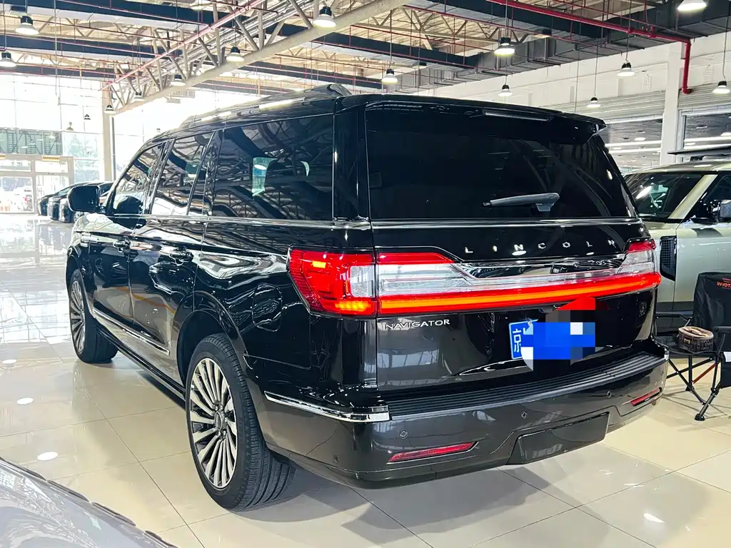 Lincoln Navigator — миниатюра 17