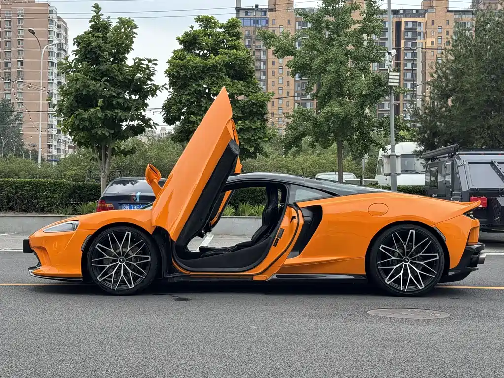 MCLAREN GT