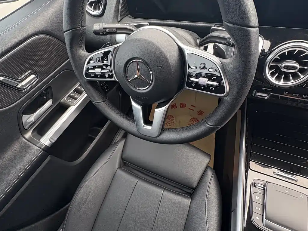 Mercedes-Benz GLB — миниатюра 9