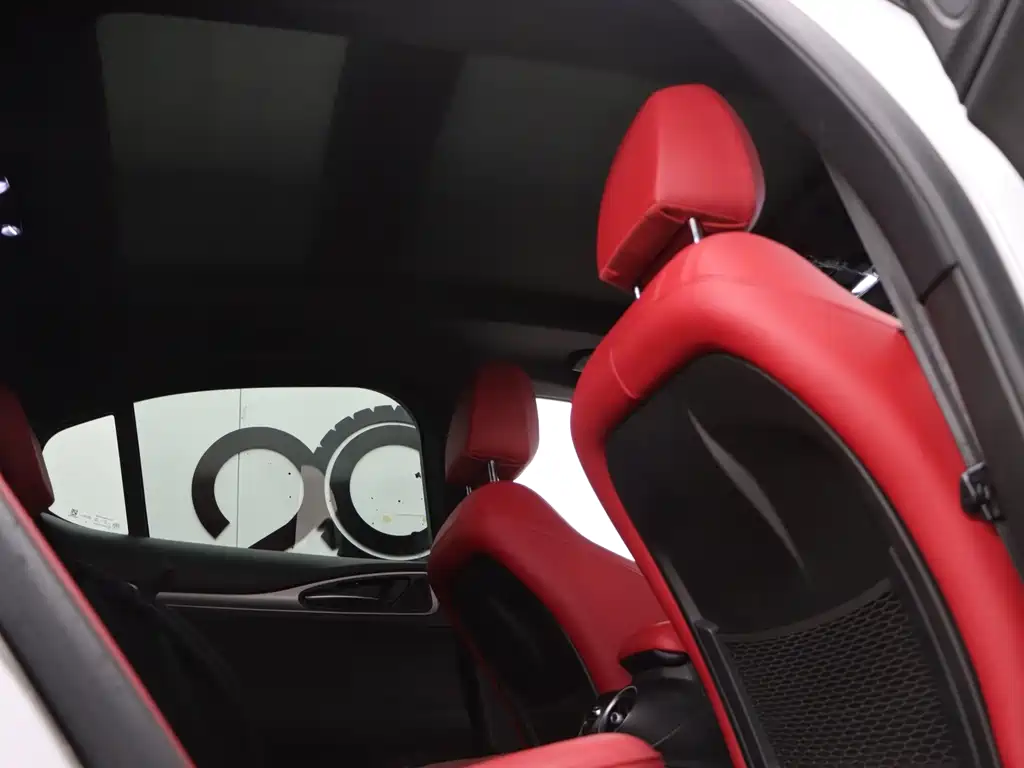 Alfa Romeo Stelvio — миниатюра 12