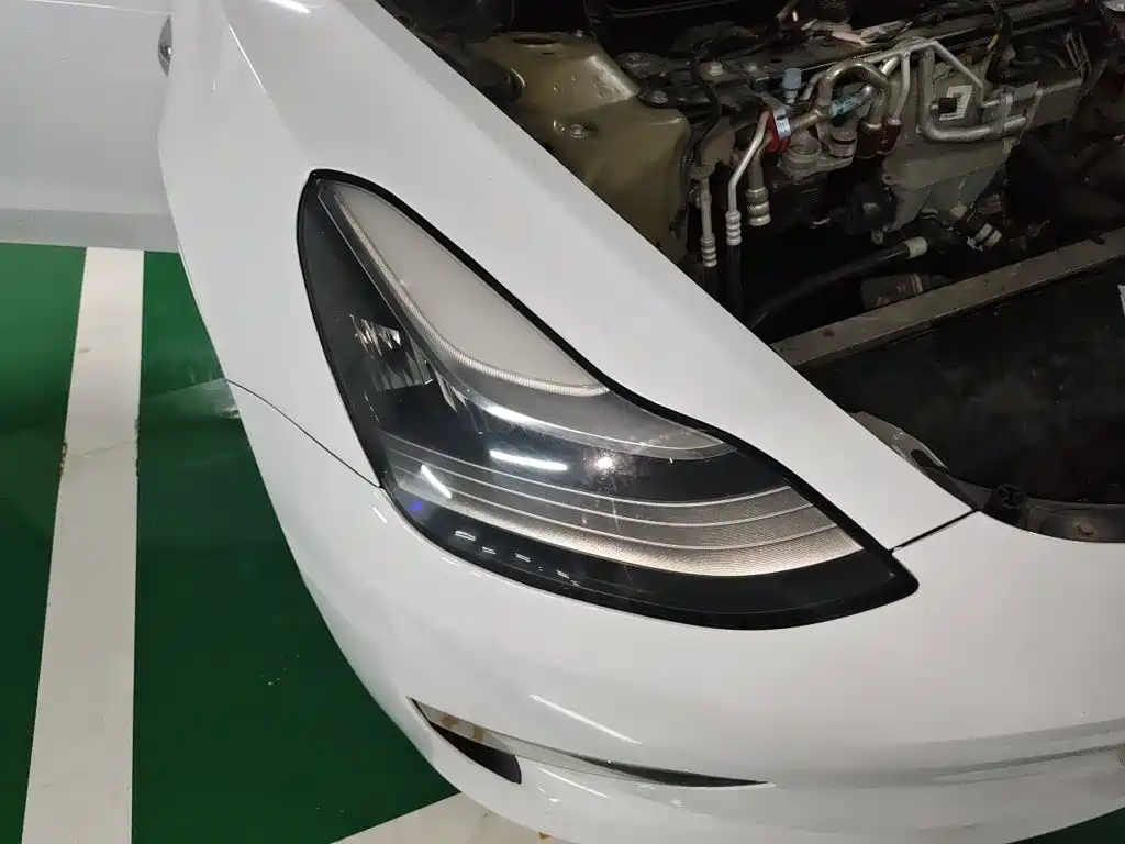 Tesla Model 3 — миниатюра 7