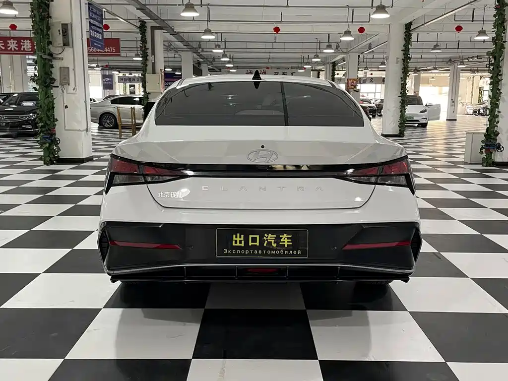 Hyundai Elantra — миниатюра 8