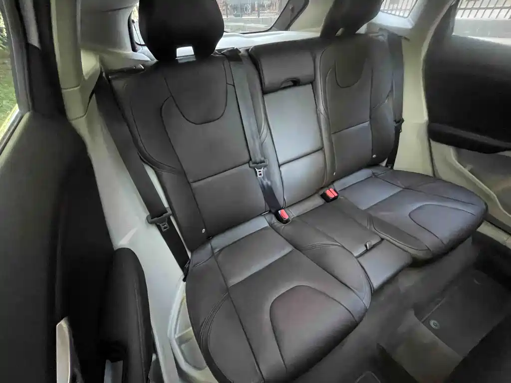 Volvo V40 — миниатюра 13