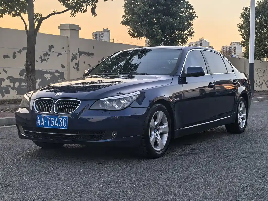 BMW 5 Series — миниатюра 2