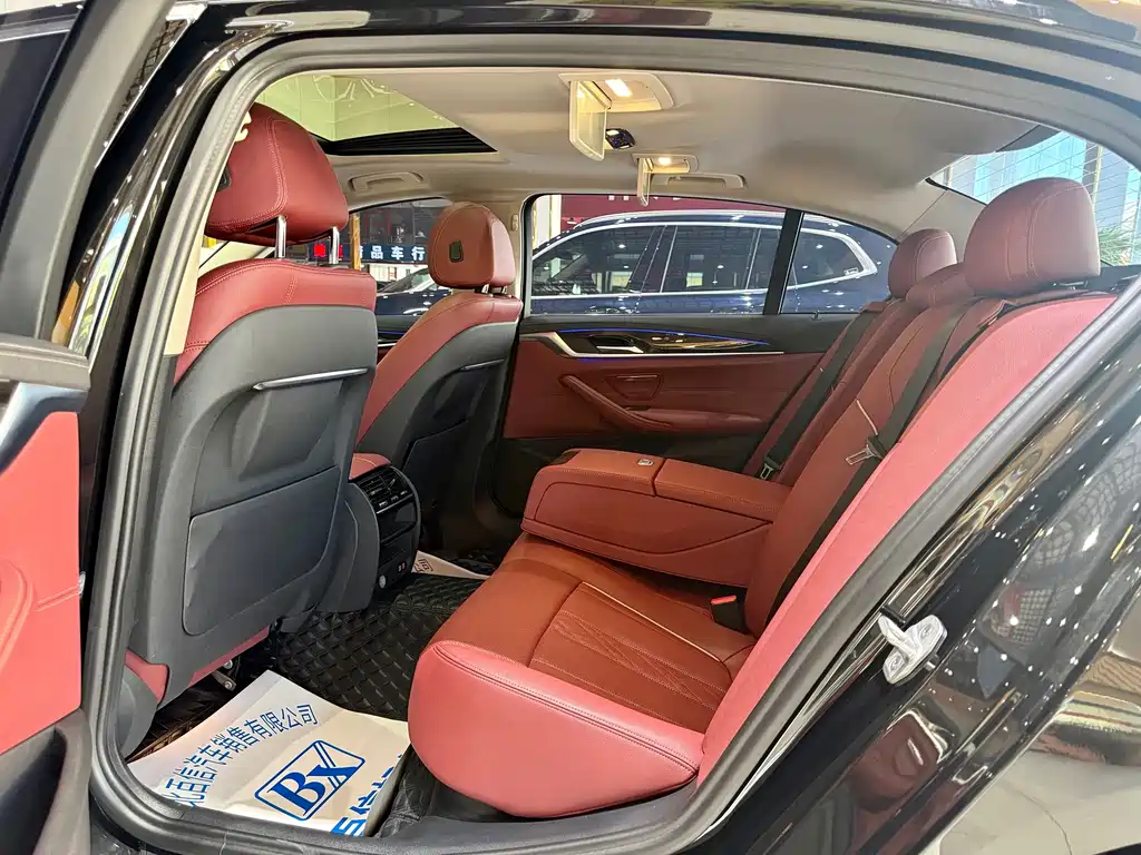 BMW 5 Series — миниатюра 26