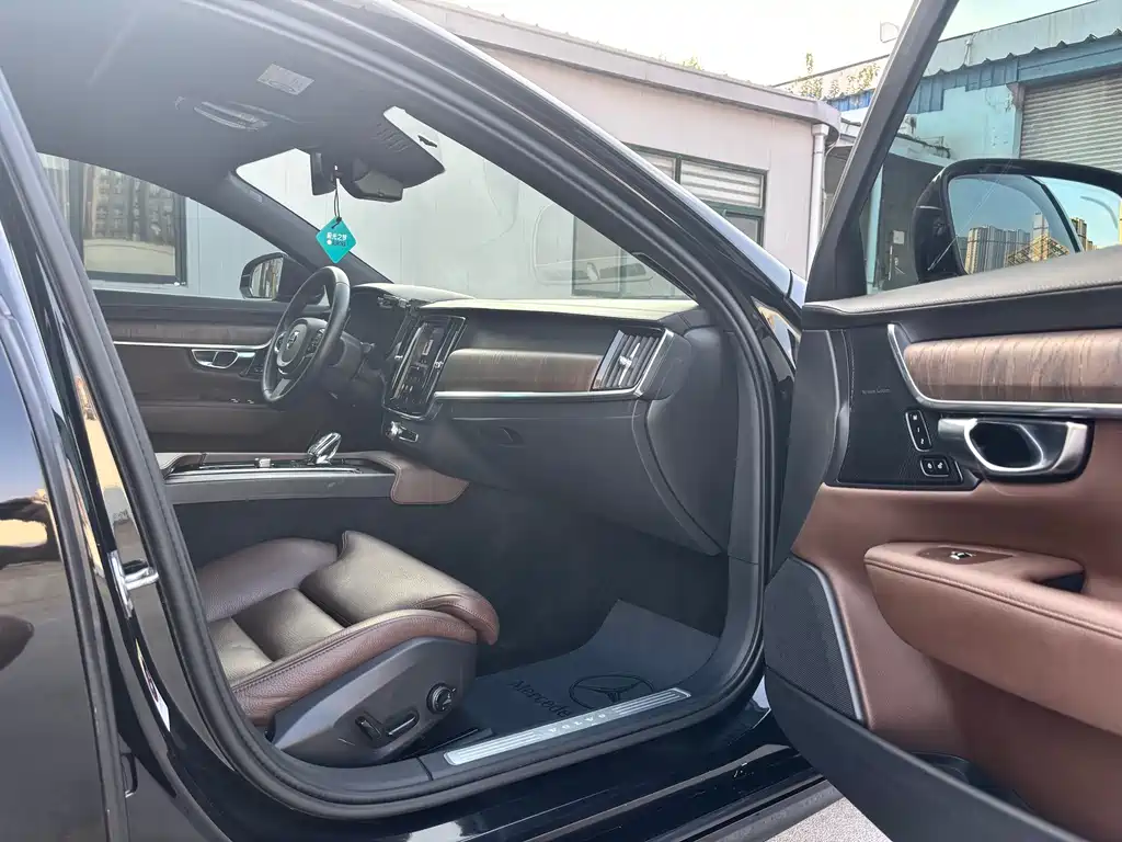 Volvo S90 — миниатюра 8