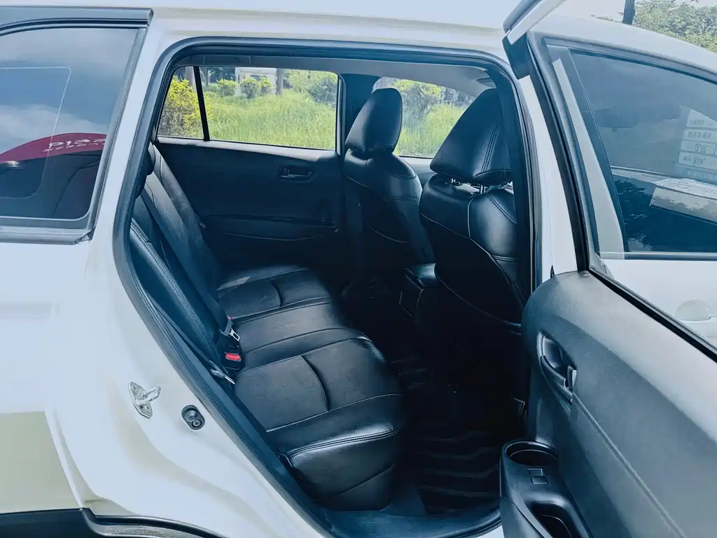 Toyota Corolla Cross — миниатюра 12