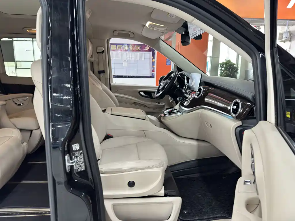 Mercedes-Benz V-Class — миниатюра 13