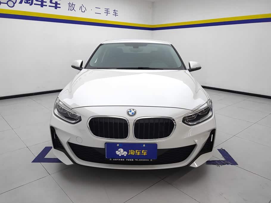 BMW 1 Series 1.5 л 2023 г. Белый, пробег 26400 км