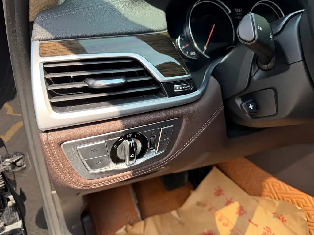 BMW 7 Series — миниатюра 15