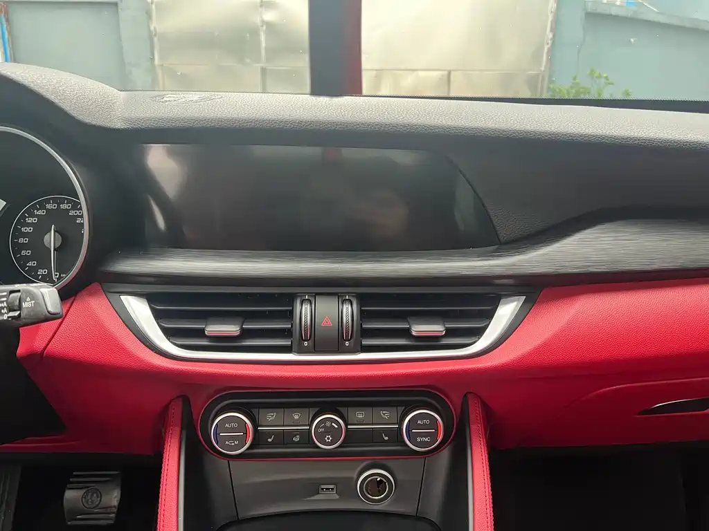 Alfa Romeo Stelvio — миниатюра 10