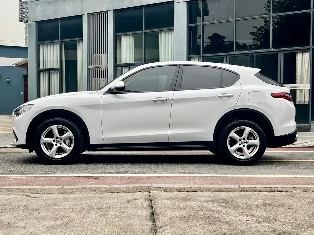 Alfa Romeo Stelvio — миниатюра 5