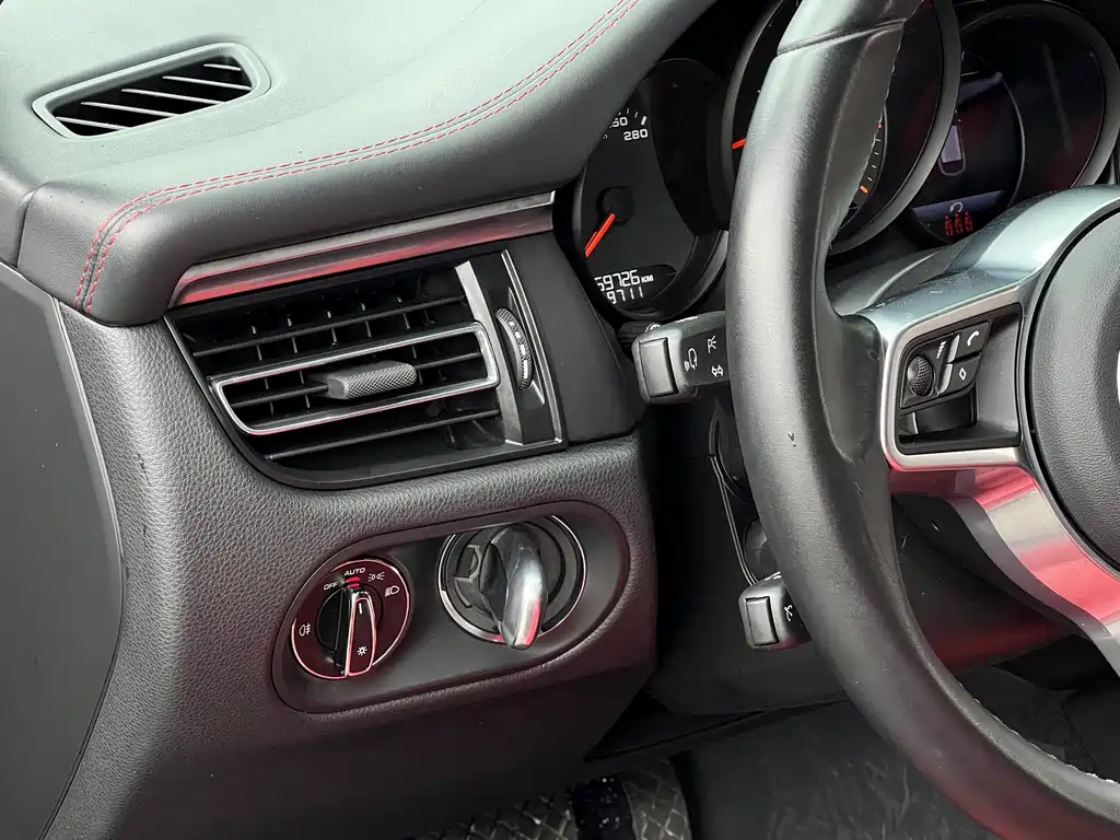 Porsche Macan — миниатюра 22