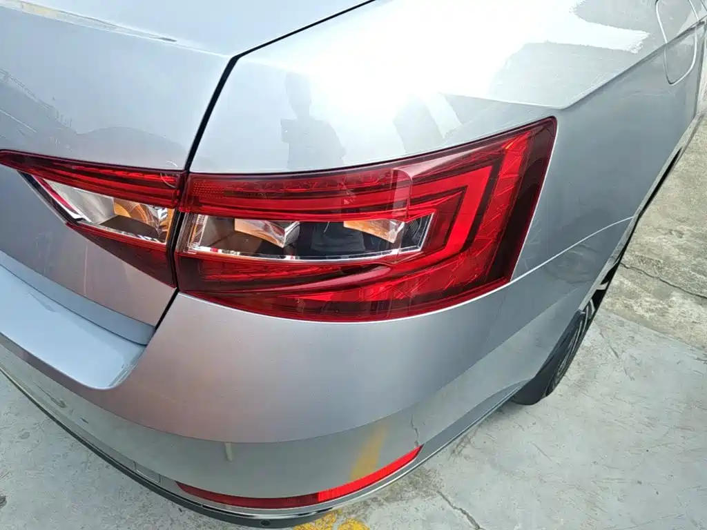 Skoda Superb — миниатюра 8