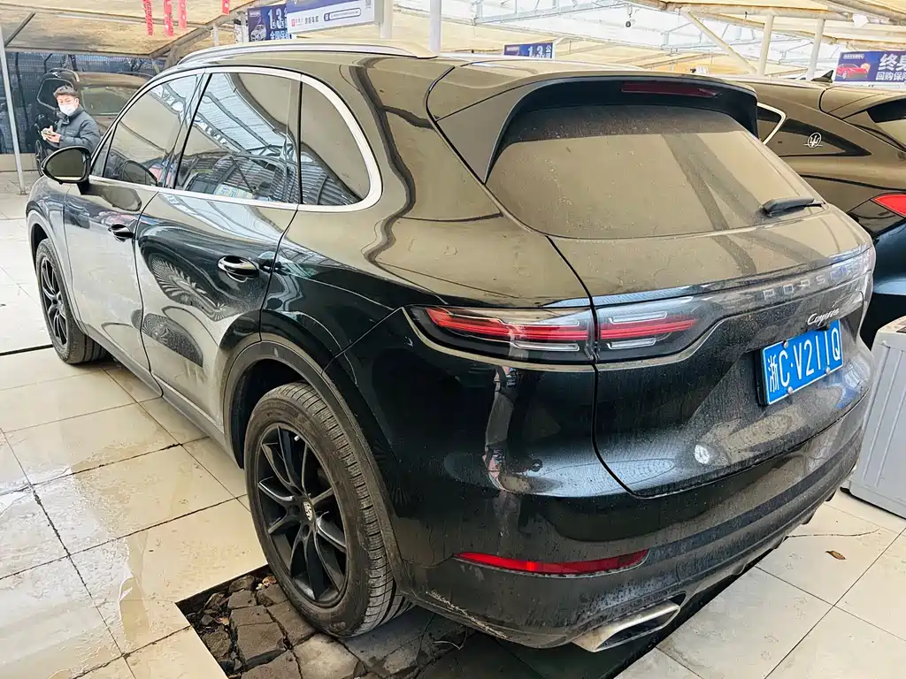 PORSCHE CAYENNE