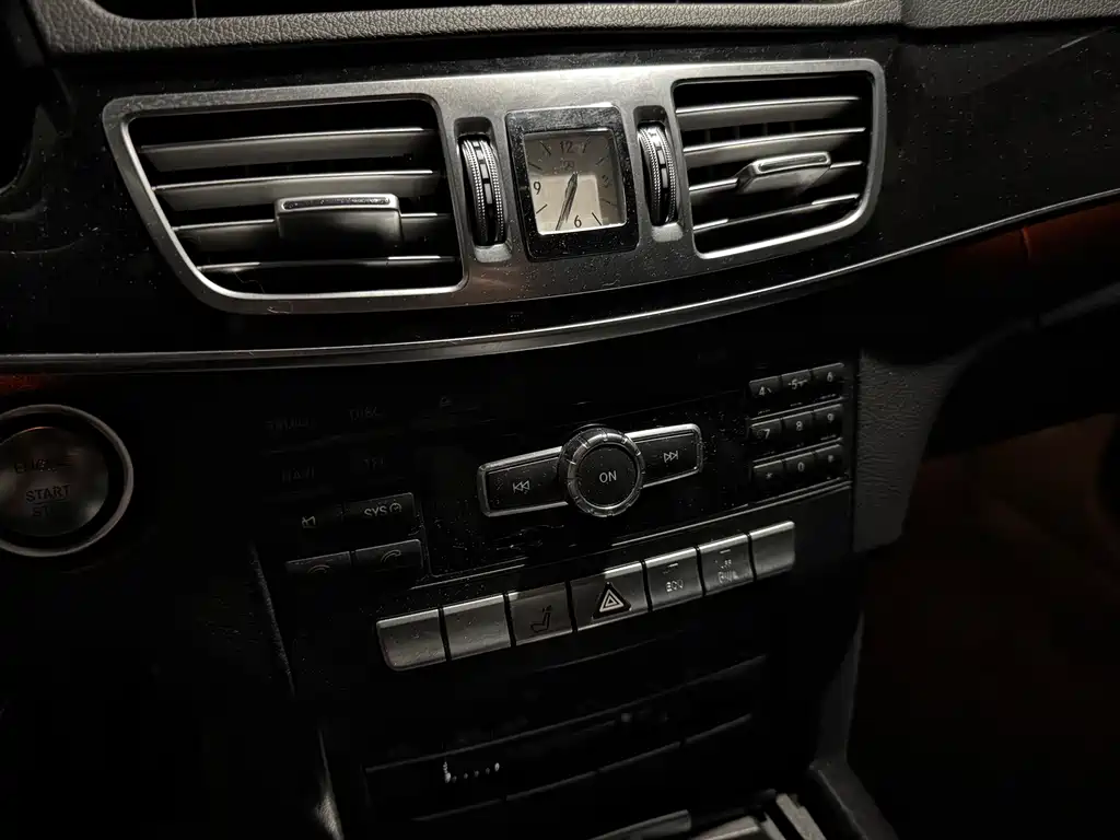 Mercedes-Benz E-Class — миниатюра 7