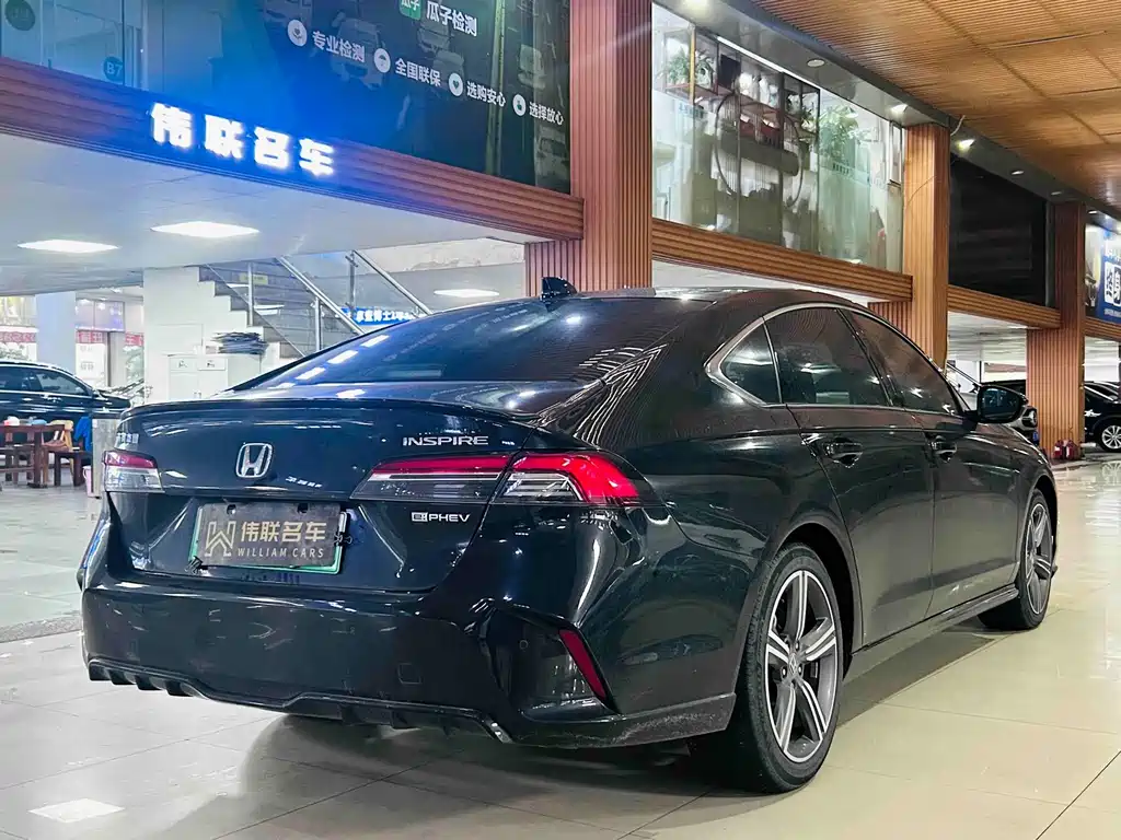 Honda Inspire PHEV — миниатюра 6