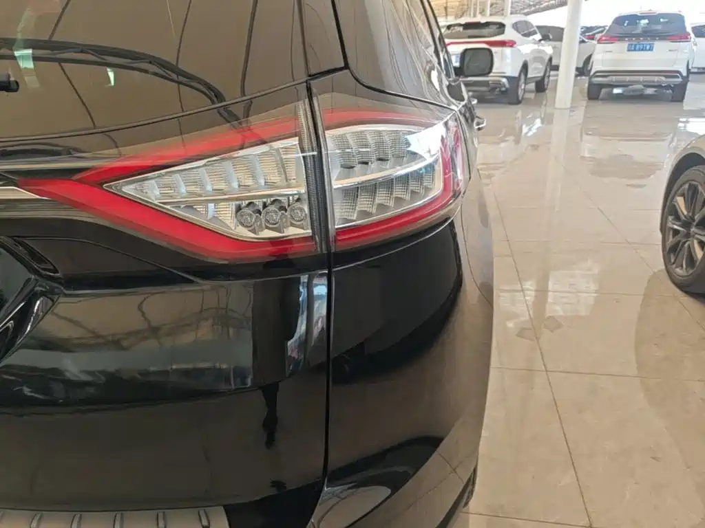 Ford Edge — миниатюра 8
