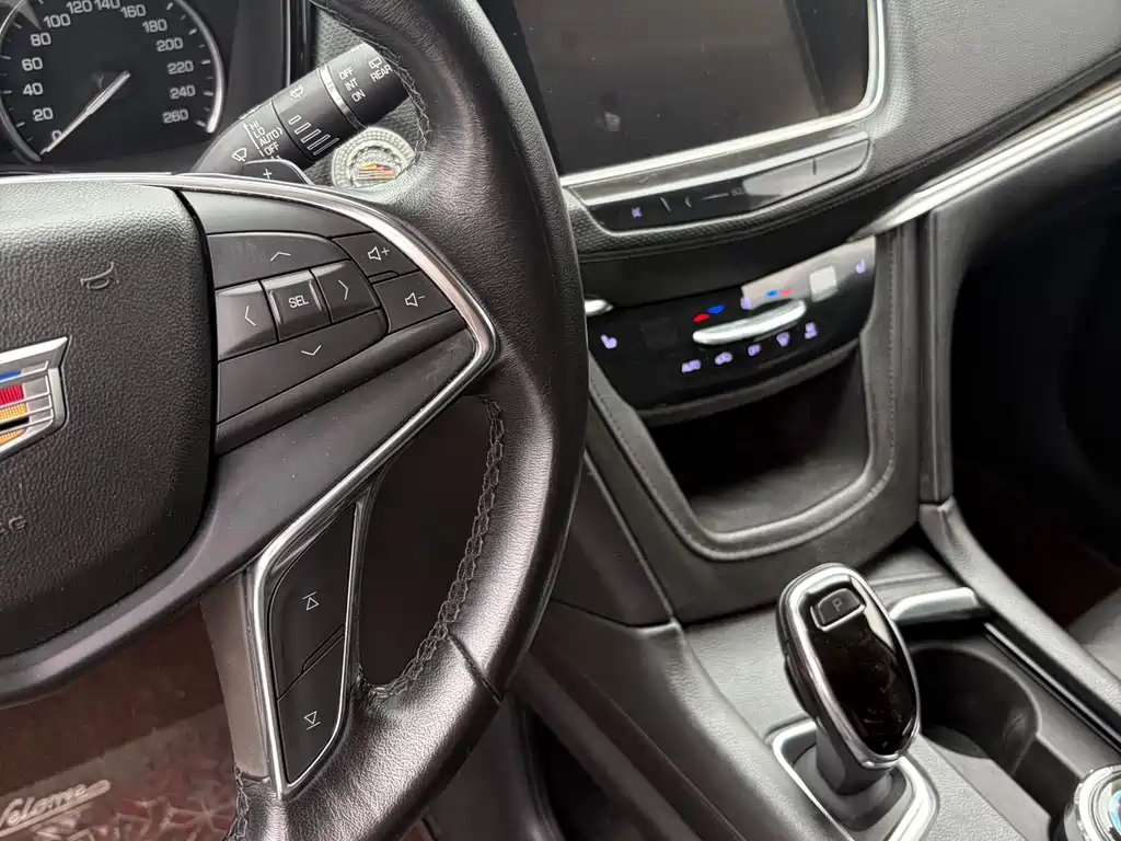 Cadillac XT5 — миниатюра 8