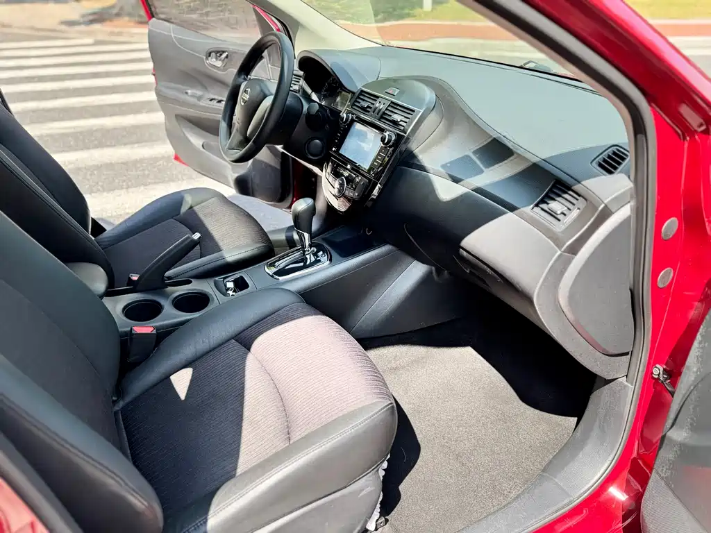 Nissan Tiida — миниатюра 10