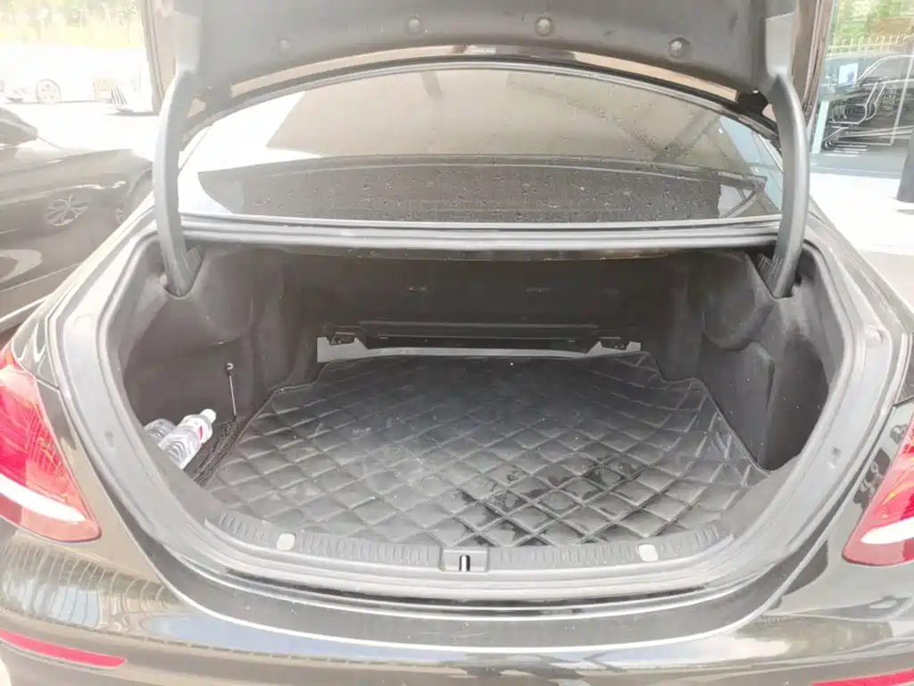 Mercedes-Benz E-Class — миниатюра 19