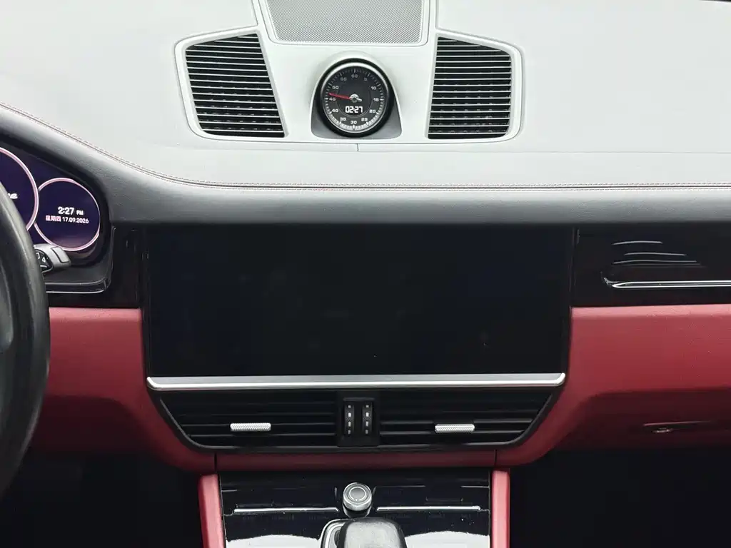 Porsche Cayenne — миниатюра 12
