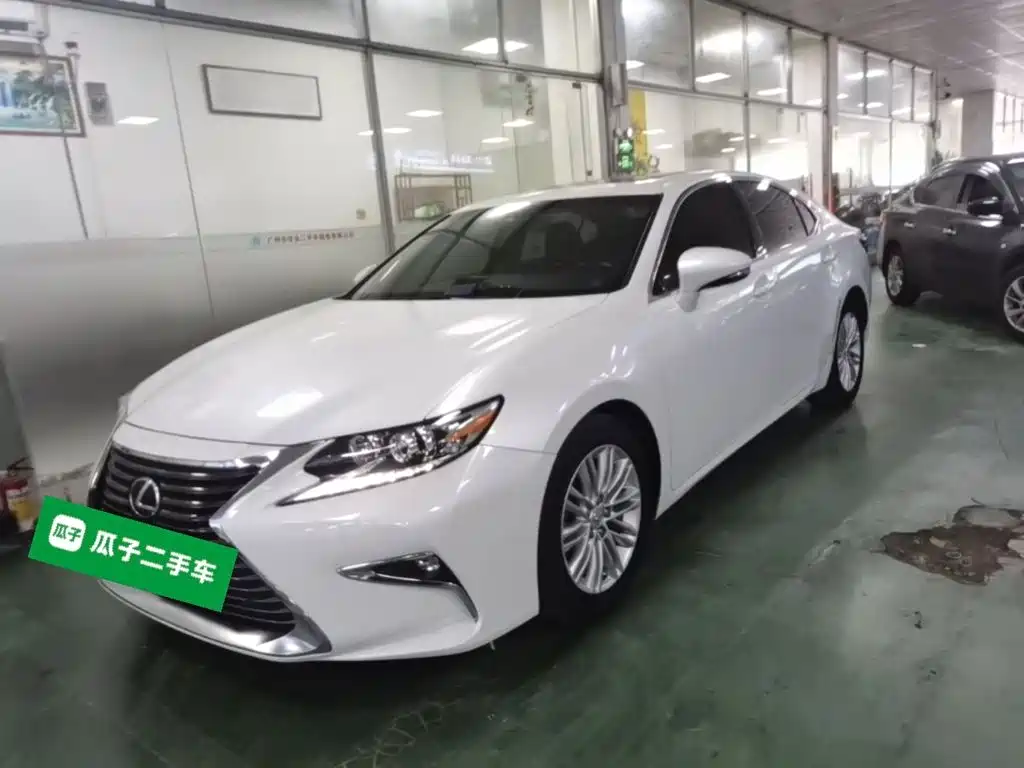 Lexus ES — миниатюра 2