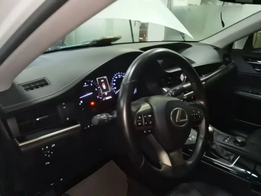 Lexus ES — миниатюра 10